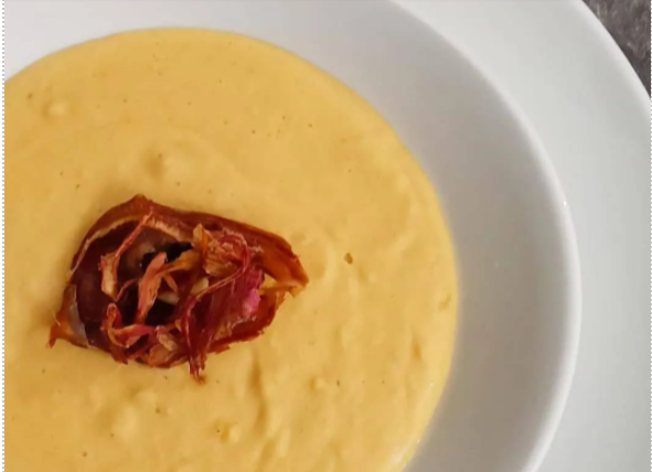 “Mangiare è una necessità. Mangiare intelligentemente è un'arte”: la “glassa di cipolle” e il “ricciolo rosso”
