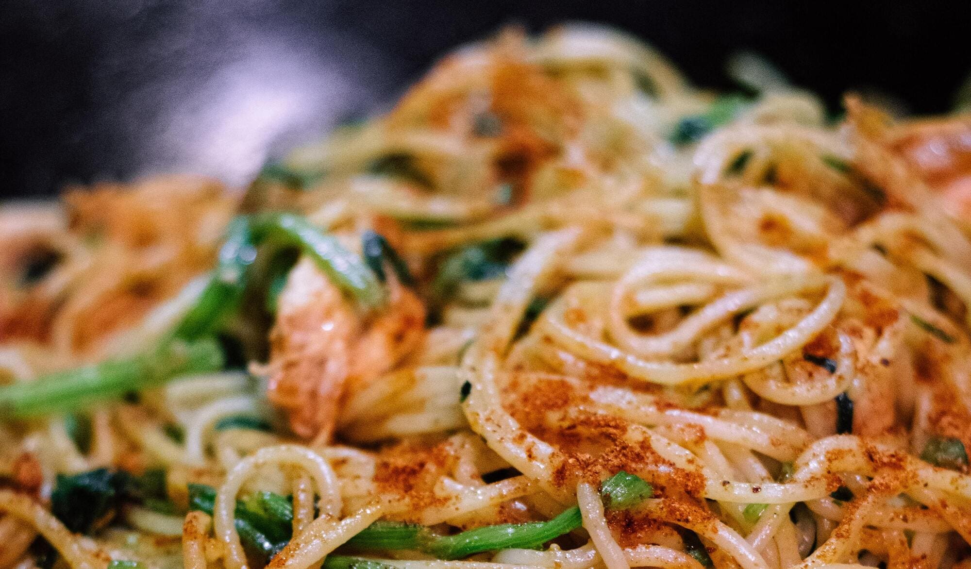Ricetta “mare”: spaghetti dei marinai di Tropea con cipolla rossa e canocchie